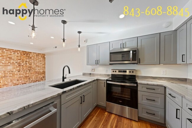 Building Photo - Charming 2/1 loft-style condo in the heart of Historic Downtown Charleston!