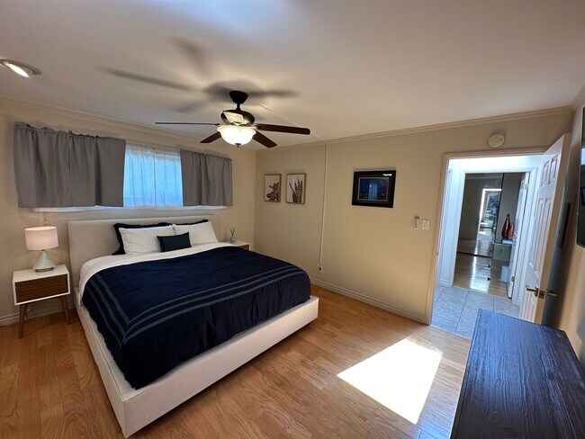 Building Photo - 3707 E Livingston Dr