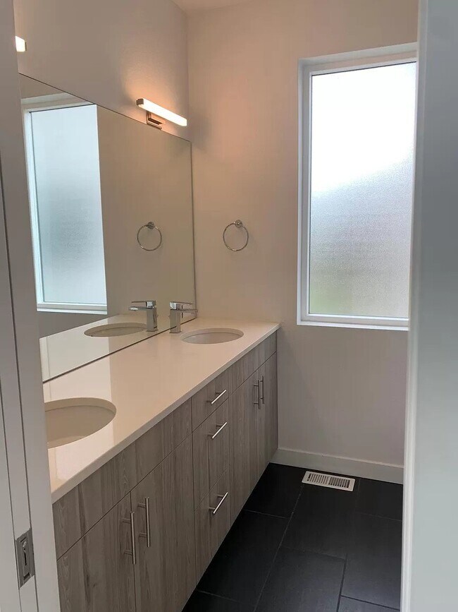 Building Photo - Beautiful Sloans lake Two Bed / Two and a half bath condo for rent