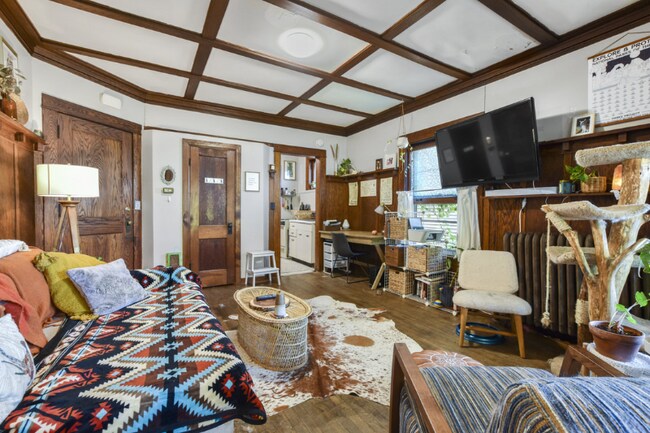 Building Photo - 933 Spaight St