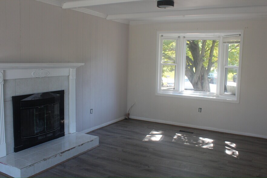 Building Photo - 750 Hickory Ct