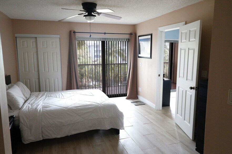 Bedroom - 17000 NW 67th Ave