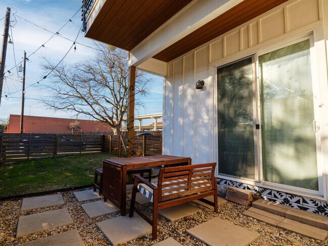 Building Photo - 7609 Bennett Ave