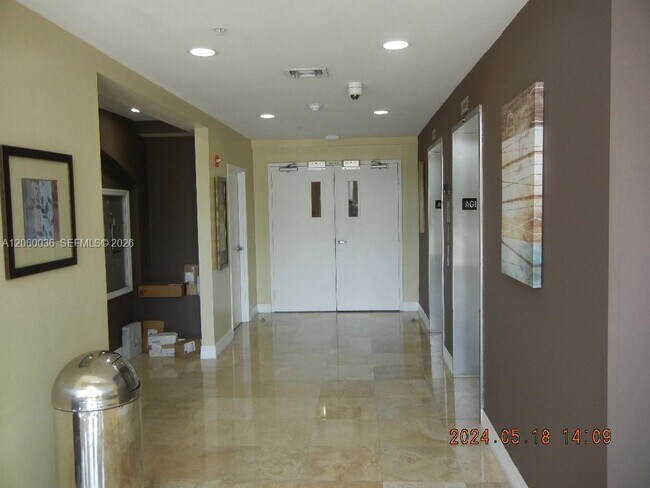 Building Photo - 215 SW 42nd Ave