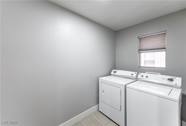 Building Photo - 20 Fantasia Ln