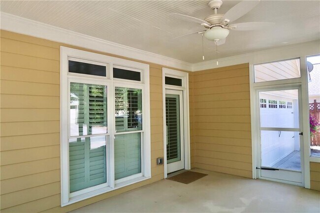 Building Photo - 515 Village Arbor Park NW