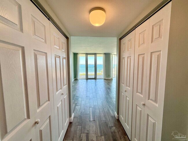 Building Photo - 900 Fort Pickens Rd