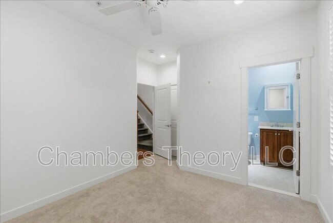 Building Photo - 2735 Linden Ln