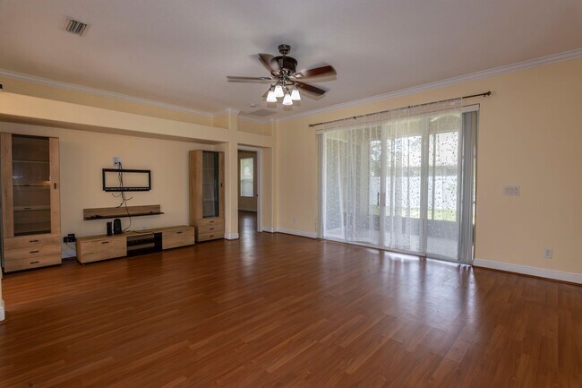 Building Photo - BEAUTIFUL 5 Bedroom/4 Bath Home Located in...