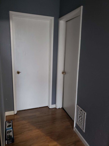 Building Photo - 120 S Graham St