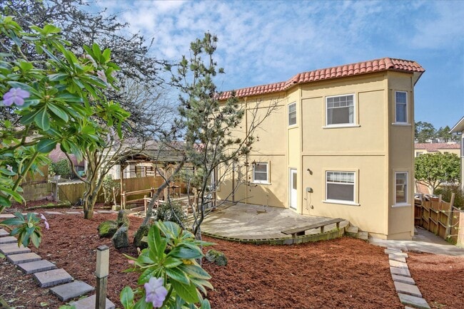 Building Photo - 175 Vasquez Ave