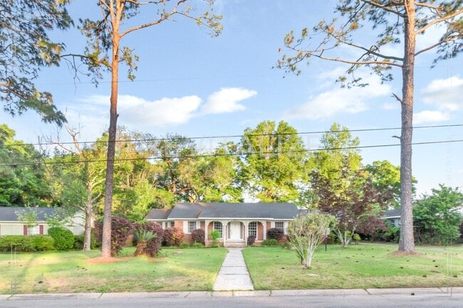 Building Photo - Charming Brick Ranch with Modern Comforts in Mobile!