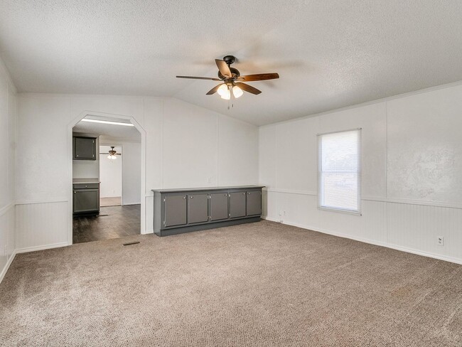 Building Photo - 3bed/2bath Mobile Home Available on 1.3 Acres in Noble!