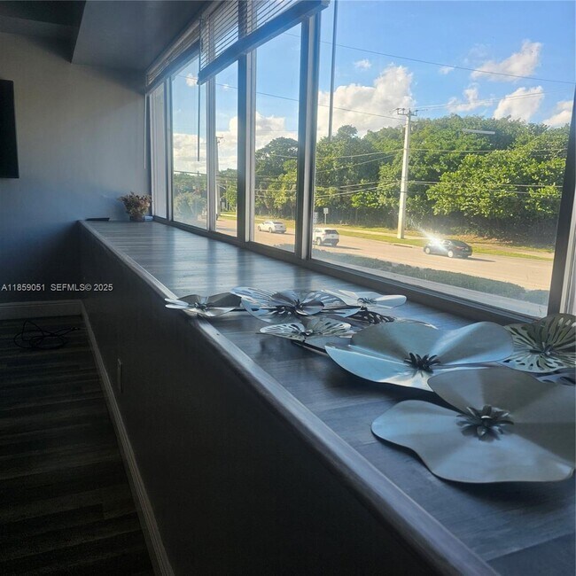 Building Photo - 3114 E Sunrise Blvd