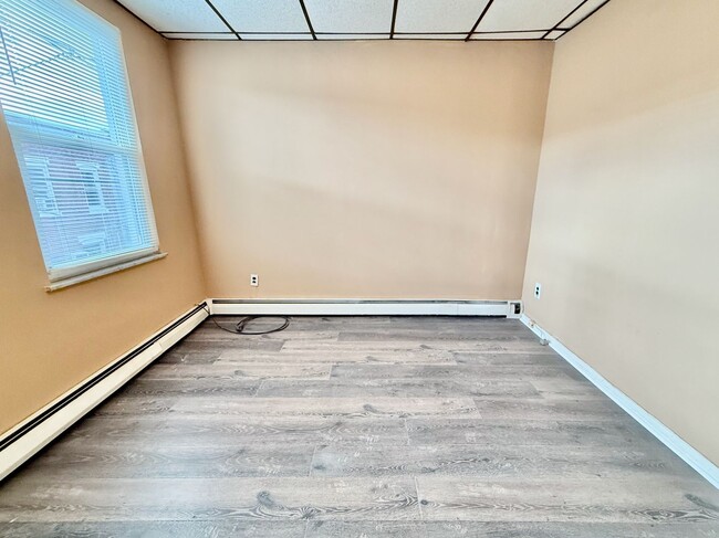 Building Photo - Recently UPDATED 3 BD/1 BA HOUSE in great East Passyunk/LOMO location w/ new Engineered Wood Floo...