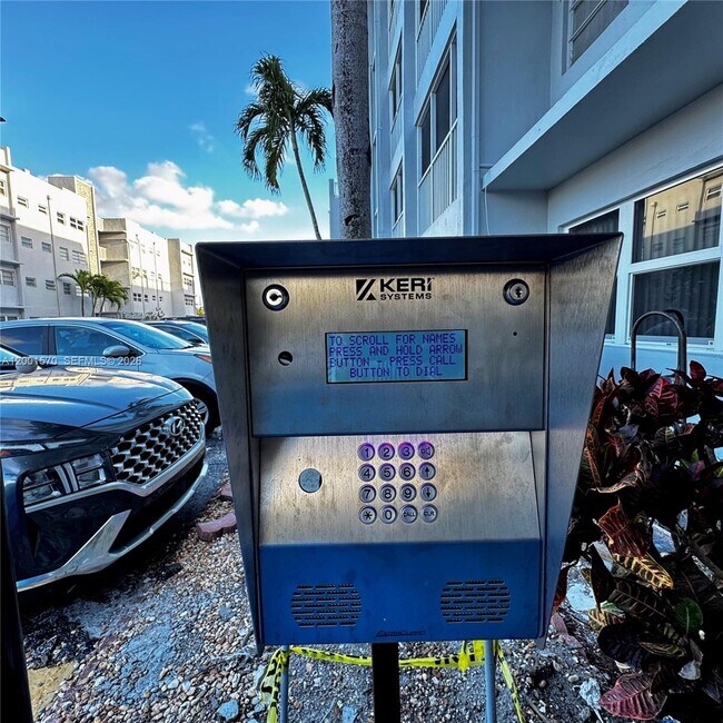 Building Photo - 215 SE 3rd Ave