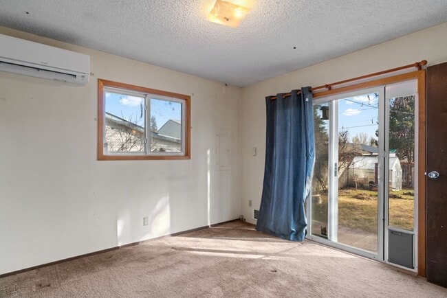 Building Photo - 3 Bedroom 1.5 Bath