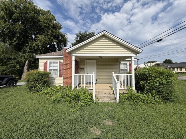 Building Photo - 602 Castle Heights Ave