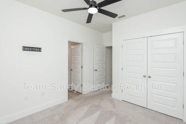 Building Photo - 874 Windhill Dr