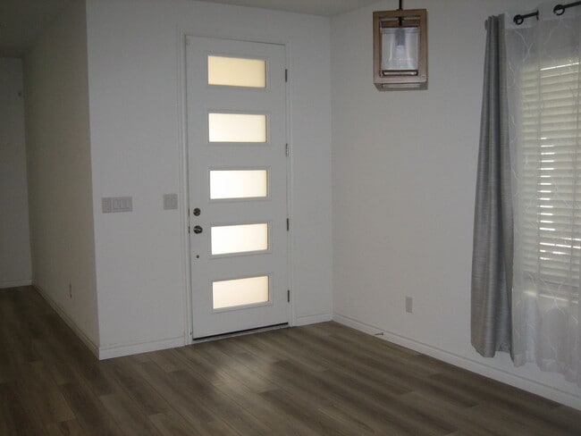 Building Photo - West Summerlin Townhouse - 1833-SqFt. - 3-beds, 2.5-baths, 2-car attached garage, Gated Comm.