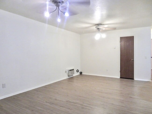 Building Photo - 146-146 Parrish Ln