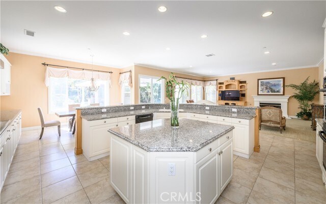 Building Photo - 21 Bent Oak