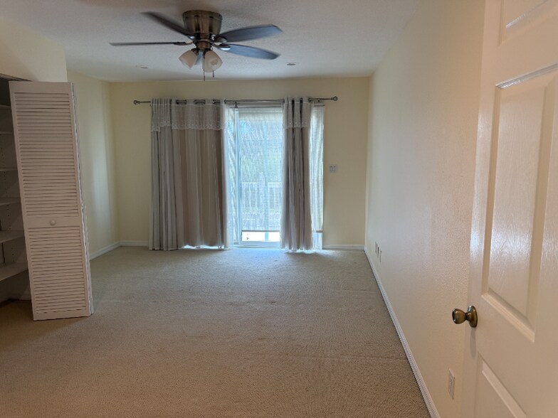 Building Photo - 8771 Bay Pointe Dr