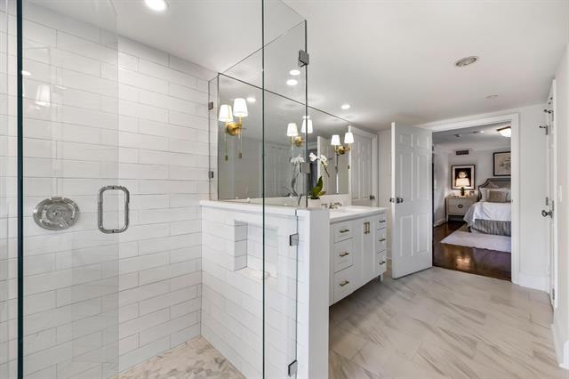 Building Photo - 4242 Lomo Alto Dr