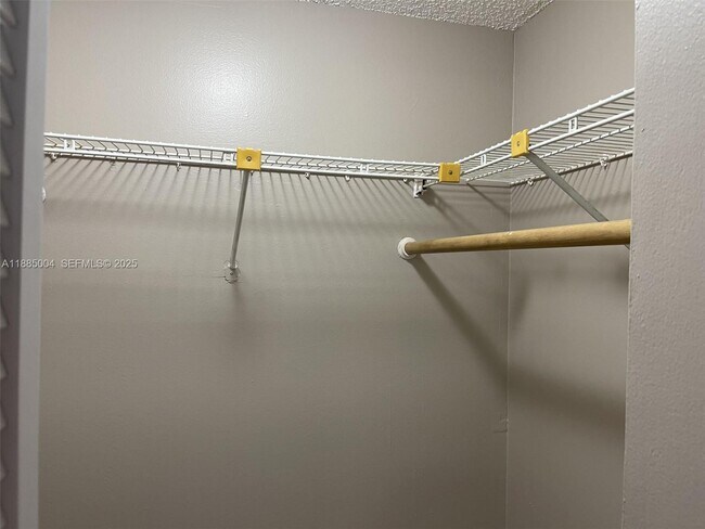 Building Photo - 1250 Lincoln Rd