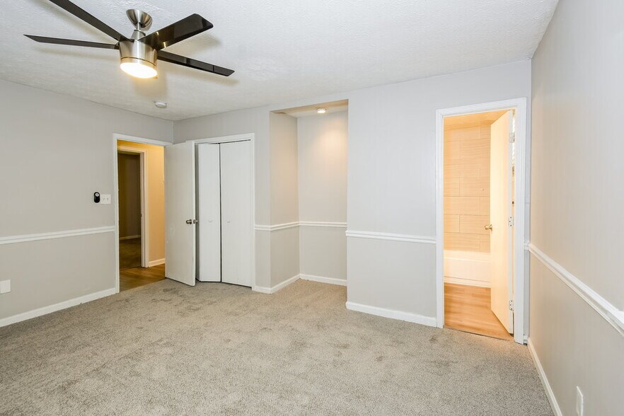 Building Photo - 440 Creekside Ct