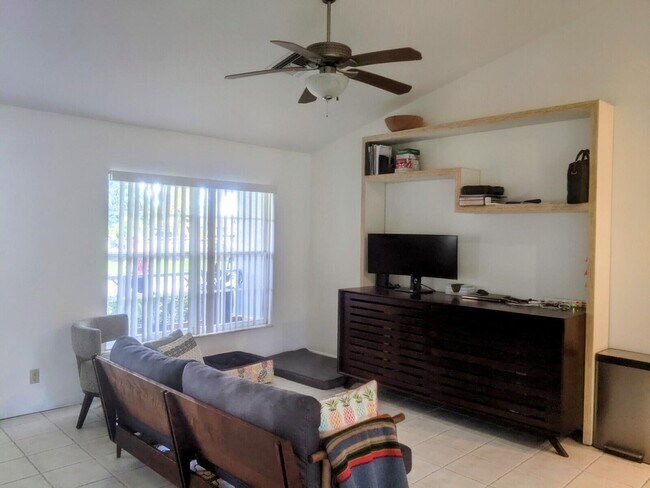 Building Photo - 819 Cindy Cir Ln