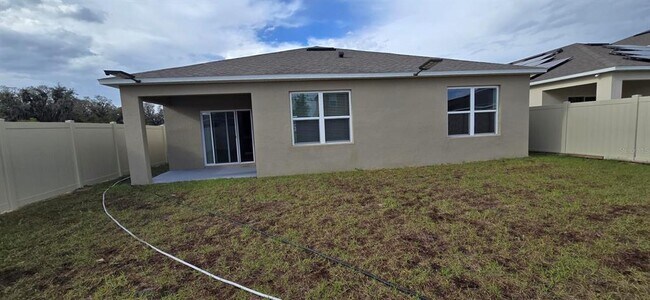 Building Photo - 804 Horsetail Dr