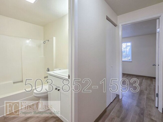 Building Photo - 20125 SW Tualatin Valley Hwy