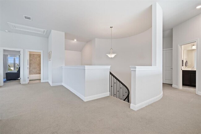Building Photo - 134 Longmire Cv