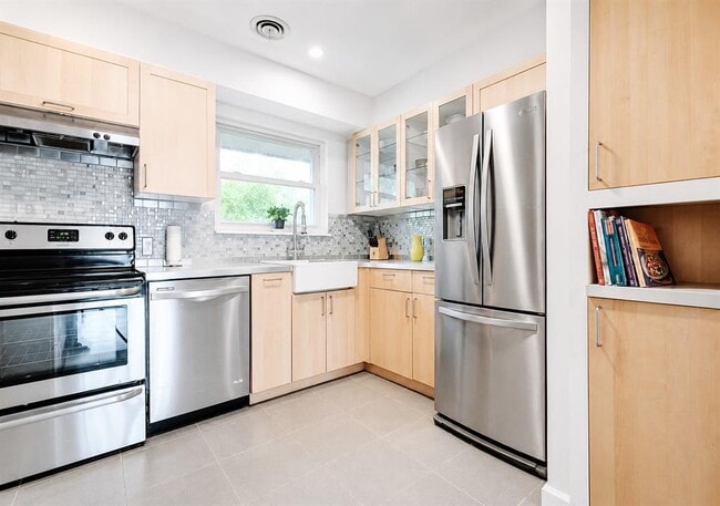 Building Photo - 3209 Barton View Dr