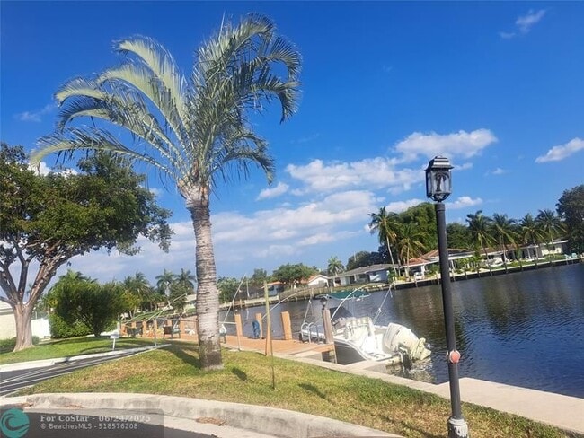 Building Photo - 110 Cypress Club Dr