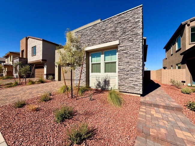 Building Photo - 4 BED 3.5 BATH 2 CAR GARAGE HOME w/ LOFT, ...