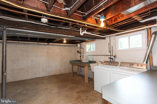 Building Photo - 3263 St Johns Ln