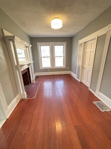 Building Photo - 203 Bigelow St