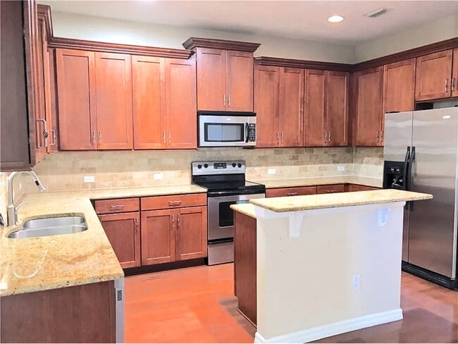 Building Photo - 652 Legacy Park Dr