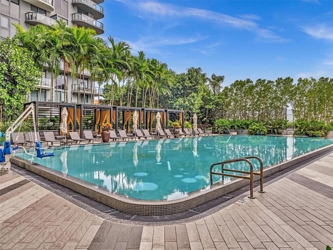 Building Photo - 121 NE 34th St