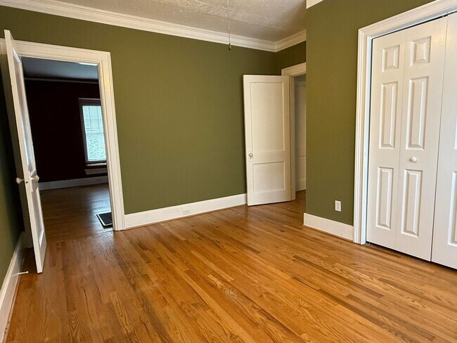 Building Photo - 221 Morningside Dr