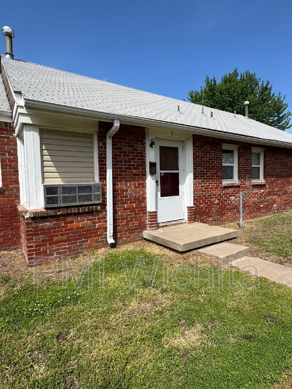 Primary Photo - 1719 S Glenn Ave