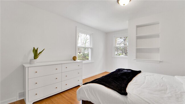 Building Photo - 288 Oakridge Dr
