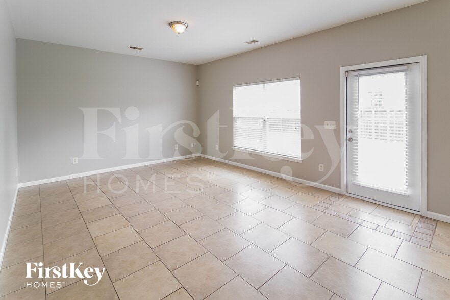 Building Photo - 113 Summer View Rd