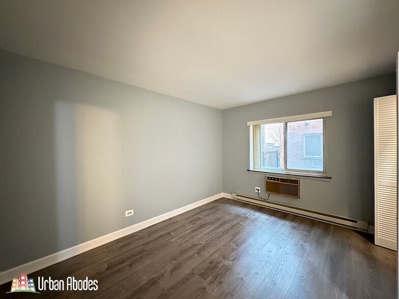 Building Photo - 3815 N Pine Grove Ave