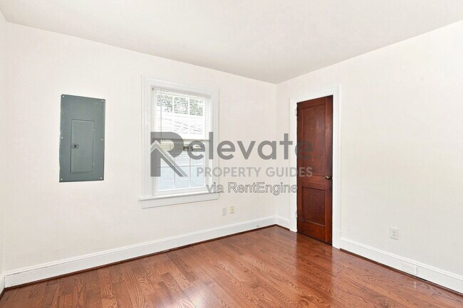 Building Photo - 400 Dupuy Ave