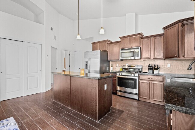 Building Photo - 3768 Loma Adriana