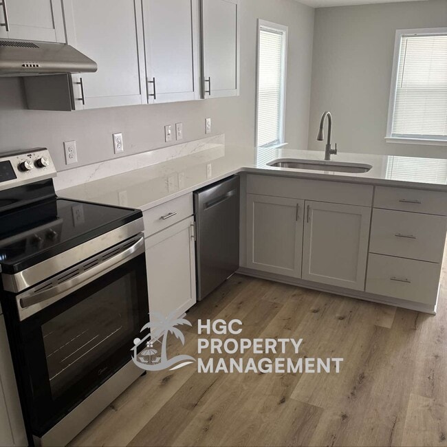 Building Photo - 827 Moore St