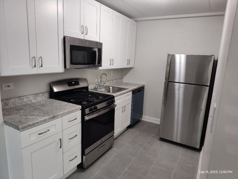 Primary Photo - 7301 Ridge
